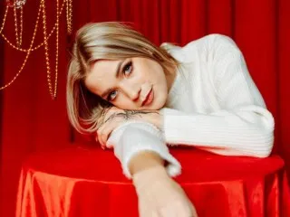 Alyonaqueenn's Thumb Image